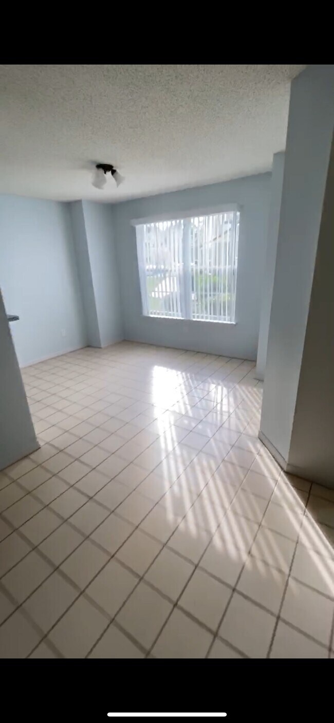 Comedor - 3723 South Lake Orlando Pky