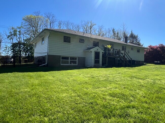 Foto del edificio - 1615 Maple Hill Rd