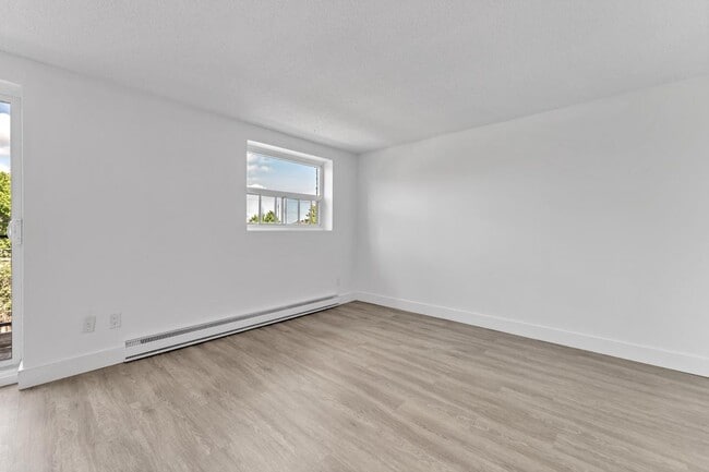 Building Photo - 181 Queen Mary Road