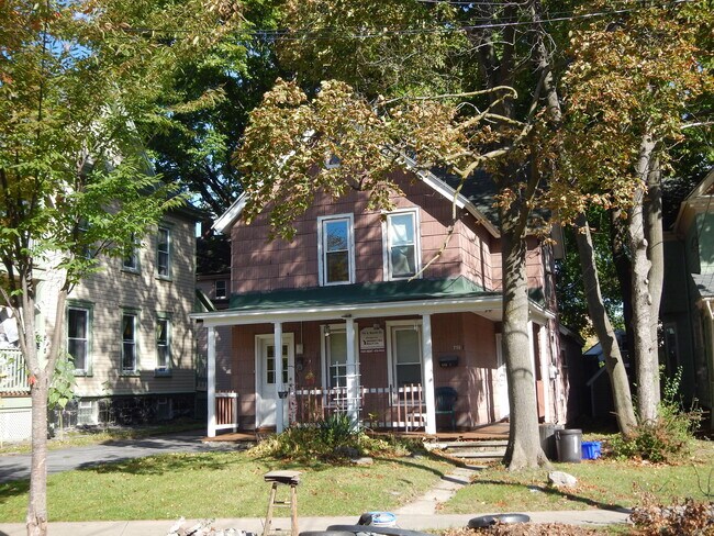 Building Photo - 715 S Beech St