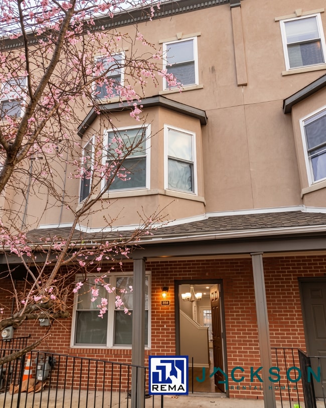 Building Photo - 3520 N 15th St
