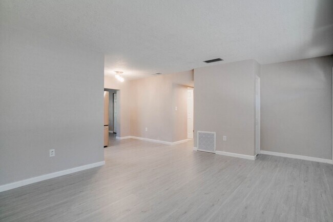 Foto del edificio - Updated 3/2 Pool Home in Apopka (Mt. Plymo...
