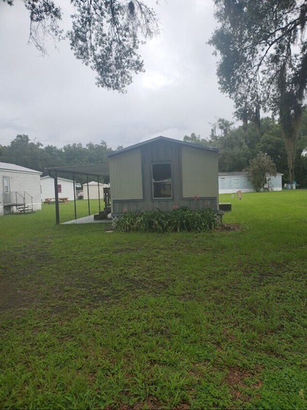 3429 Bainbridge Rd Unit Lot17, Palatka, FL 32177 Room for Rent in