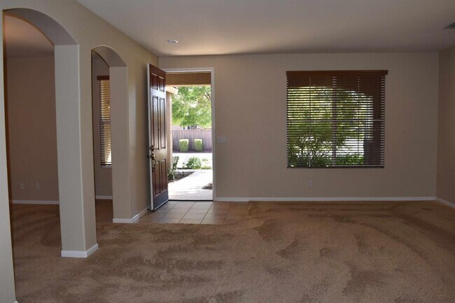 Building Photo - 684 Whitfield Ln