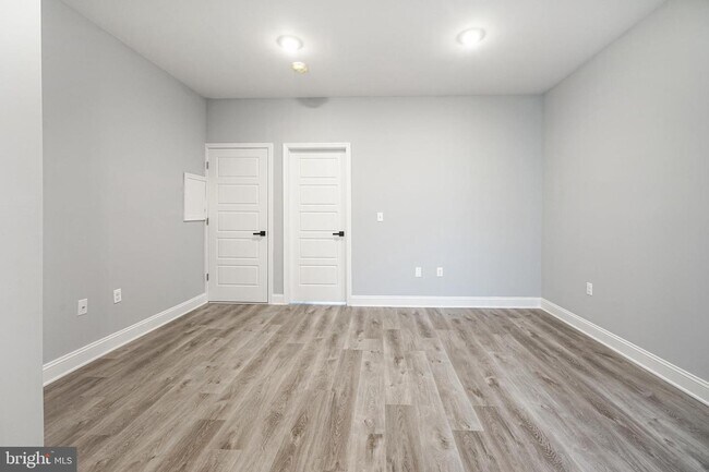Building Photo - 1156 S 52nd St