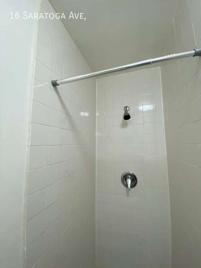 Foto del edificio - 16 Saratoga Ave