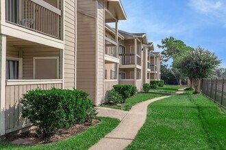 Building Photo - 12335 Antoine Dr