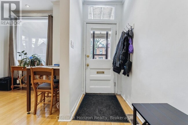 Building Photo - 296 Charlton Ave W