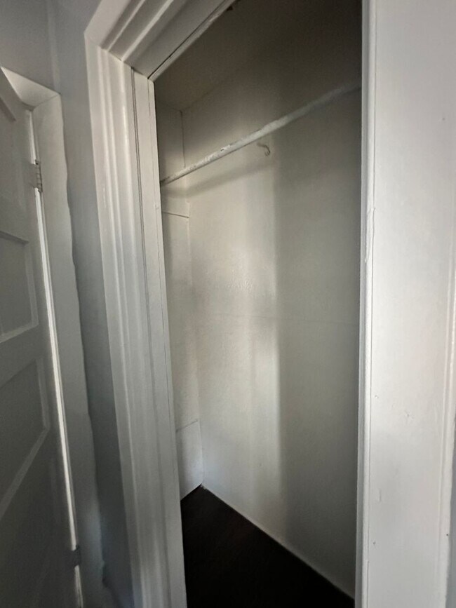 Foto del edificio - 2 Bedroom one bathroom on Corner Lot