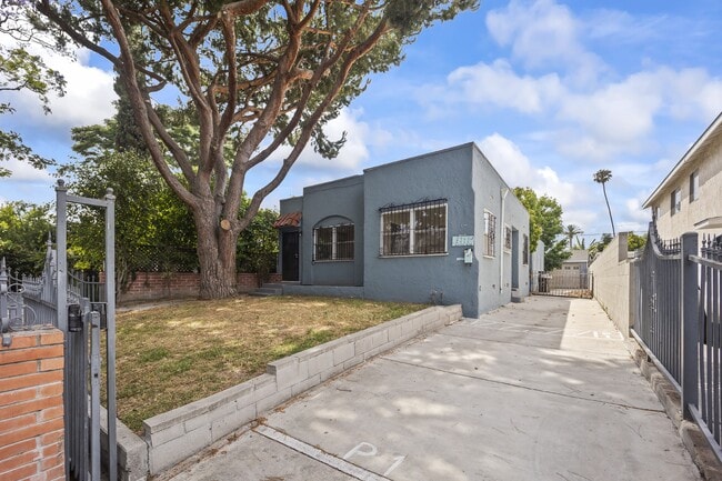 Building Photo - 2965 S Rimpau Blvd