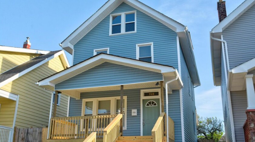 Primary Photo - 735 Siebert St