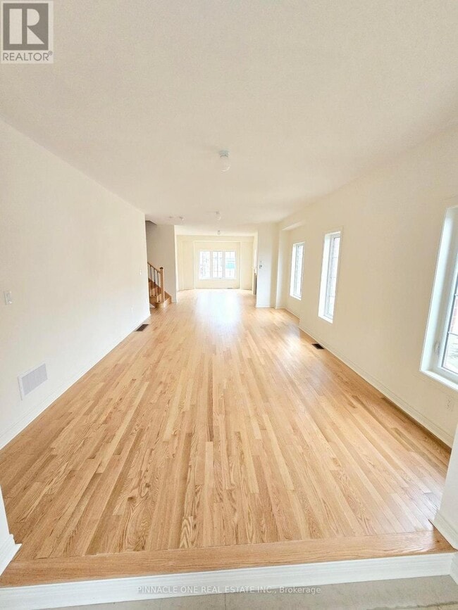 Building Photo - 1192 Drinkle Cres