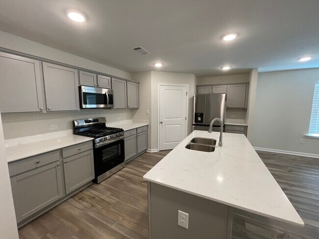 Foto del edificio - 648 Ridgeland Rd