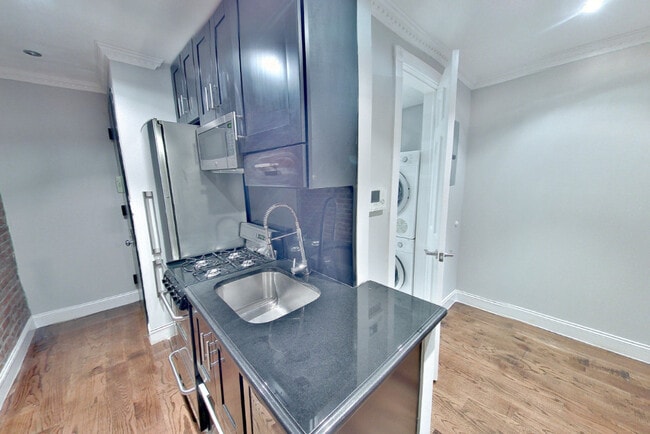 Foto del edificio - 120 E 102nd St