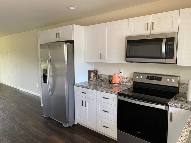 Foto del edificio - Napili - Newer 2 bedroom, 1 bath. Across the street from Napili Bay.