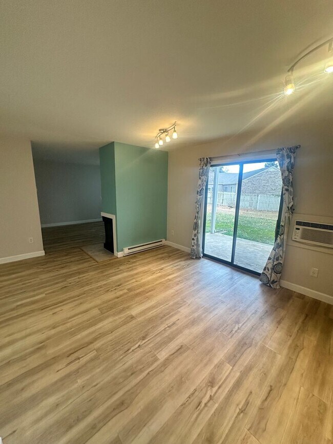 Foto del edificio - Rolling Green Townhome