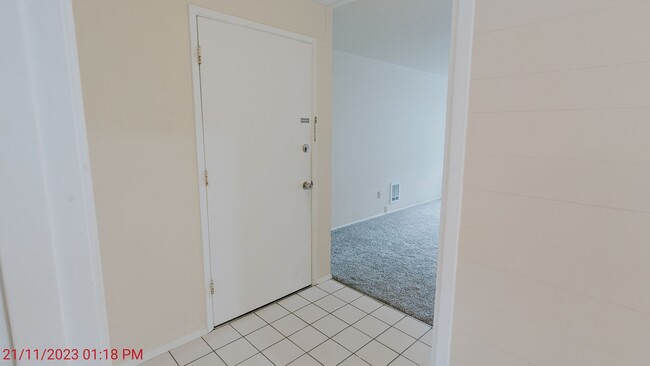 Building Photo - 12231 SE 59th St #84