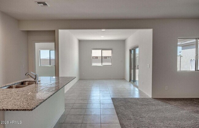 Building Photo - 18091 N Presley Ln