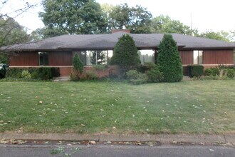 Building Photo - 4900 Solar Dr