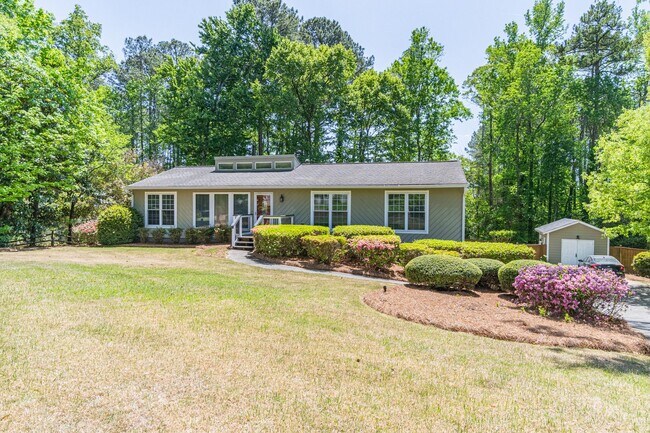 Foto del edificio - This beautifully updated Marietta, GA home offers 3 bedrooms and 2.5 bathrooms with an open floor...