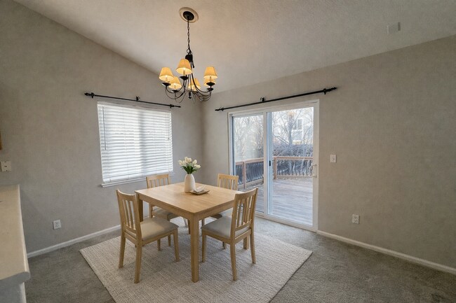 Foto del edificio - Well maintained rancher in a great neighborhood!