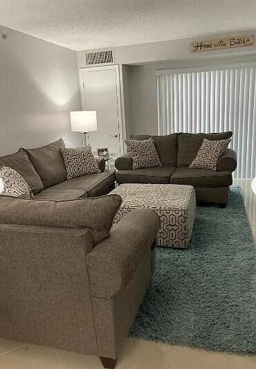 Foto del edificio - 3215 S Ocean Blvd