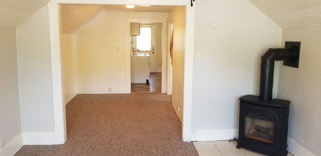 Primary Photo - 218 E North St