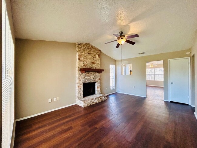 Building Photo - 1502 No Mor Cove