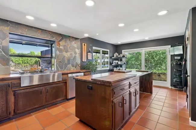 Foto del edificio - 2073 Elevado Rd