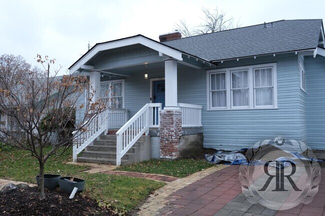 Building Photo - Large 3bd2ba Home in Central Yakima
