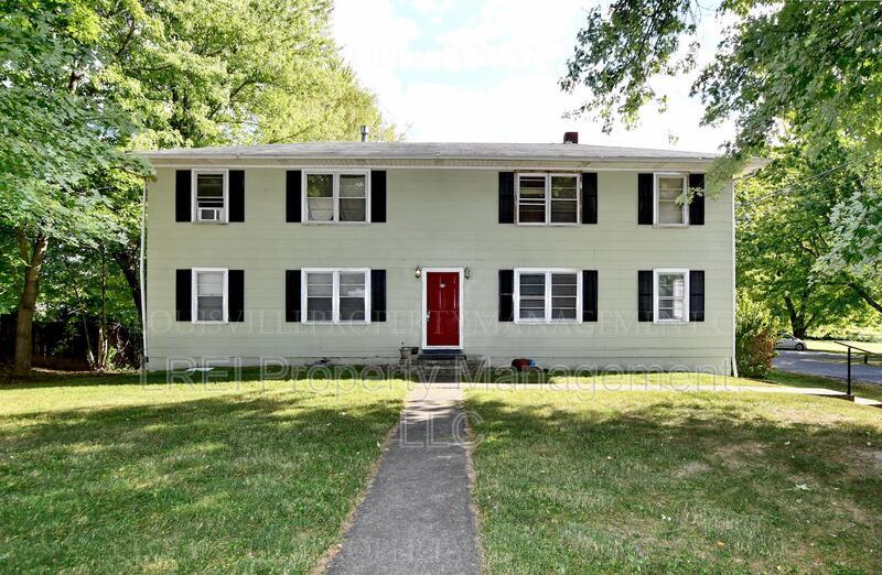 810 W Vine St, Radcliff, KY 40160 Condo for Rent in Radcliff, KY