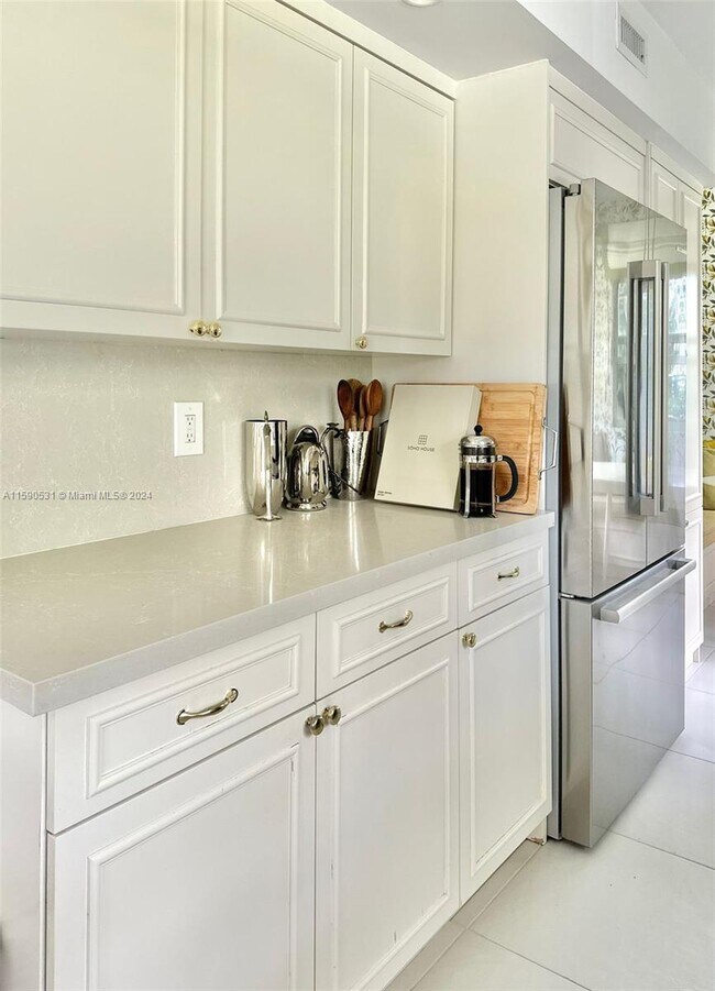 Foto del edificio - 815 NE 92nd St