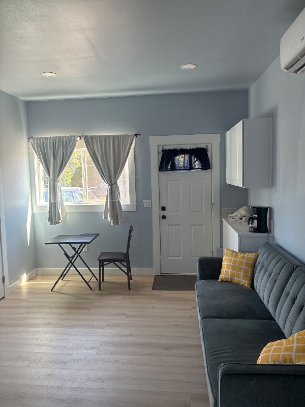 Building Photo - 4545 Thrush Dr NE
