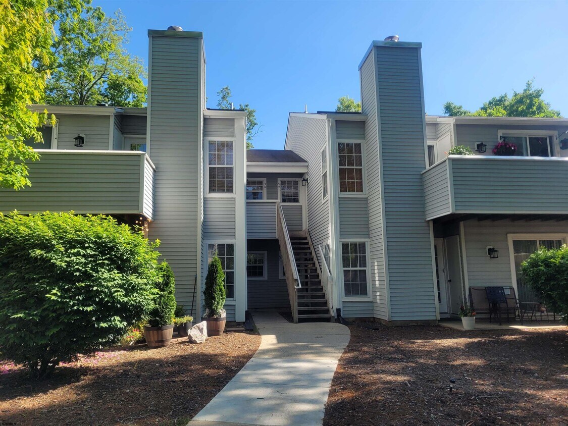 Primary Photo - 60 Pheasant Meadow Dr