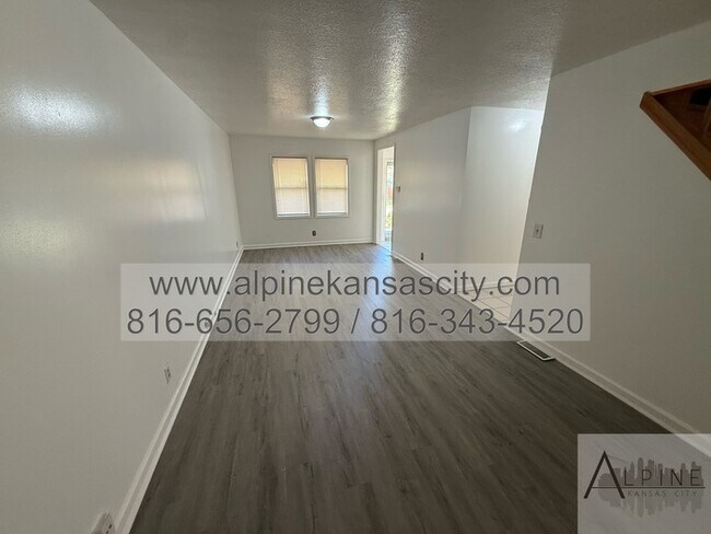 Foto del edificio - Super Affordable HOUSE In Center School Di...
