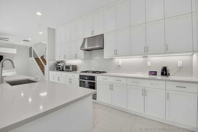Foto del edificio - 8270 Essex Country Clb Dr