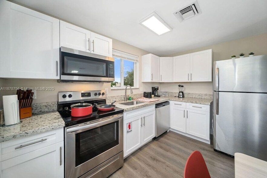 Foto principal - 2311 Scott St
