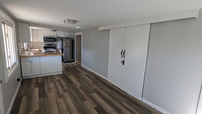 Foto del edificio - 4023 Brown Dr