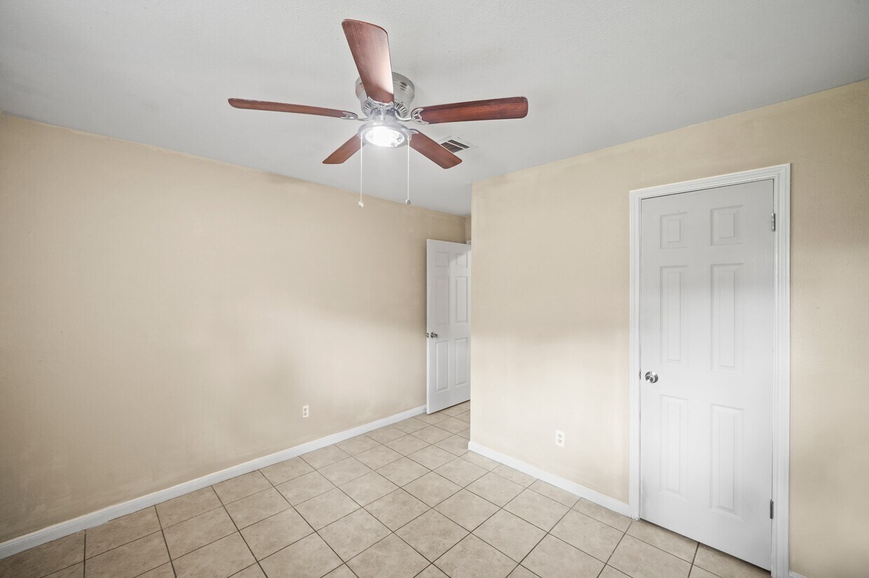 Foto principal - 9234 Long Barrel Ln