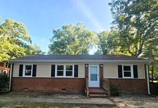Building Photo - 1013 S Park Dr
