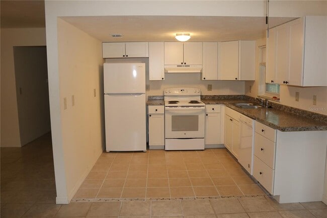 Building Photo - 5980 NW 62nd Ave