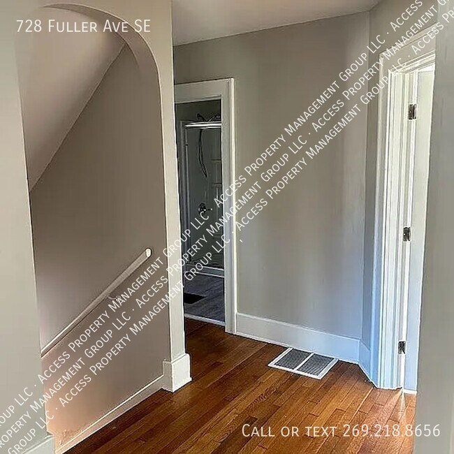 Foto del edificio - 728 Fuller Ave SE