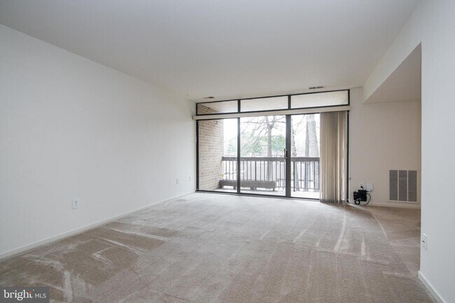 Building Photo - 1645 Parkcrest Cir