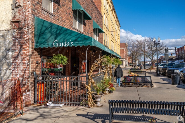 Guido's Italian Restaurant in Ravenna is a popular destination for take out or dine in.