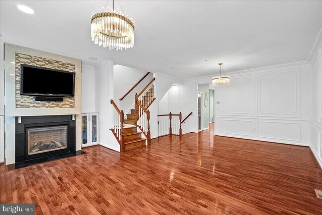 Building Photo - 702 Sentry Square