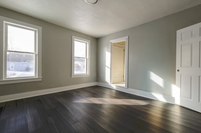 Building Photo - 44 Olive St