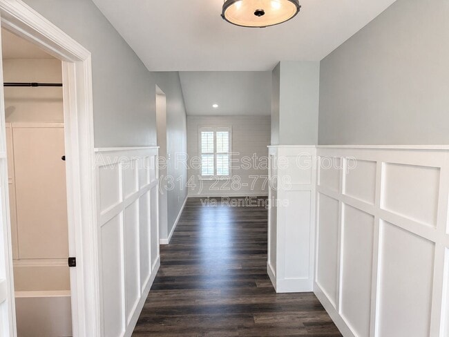 Building Photo - 1016 Westlake Village Dr