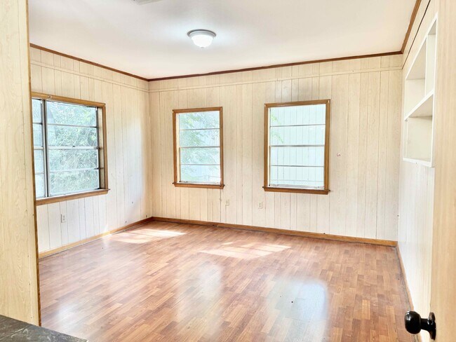 Foto del edificio - 452 Bernardo St