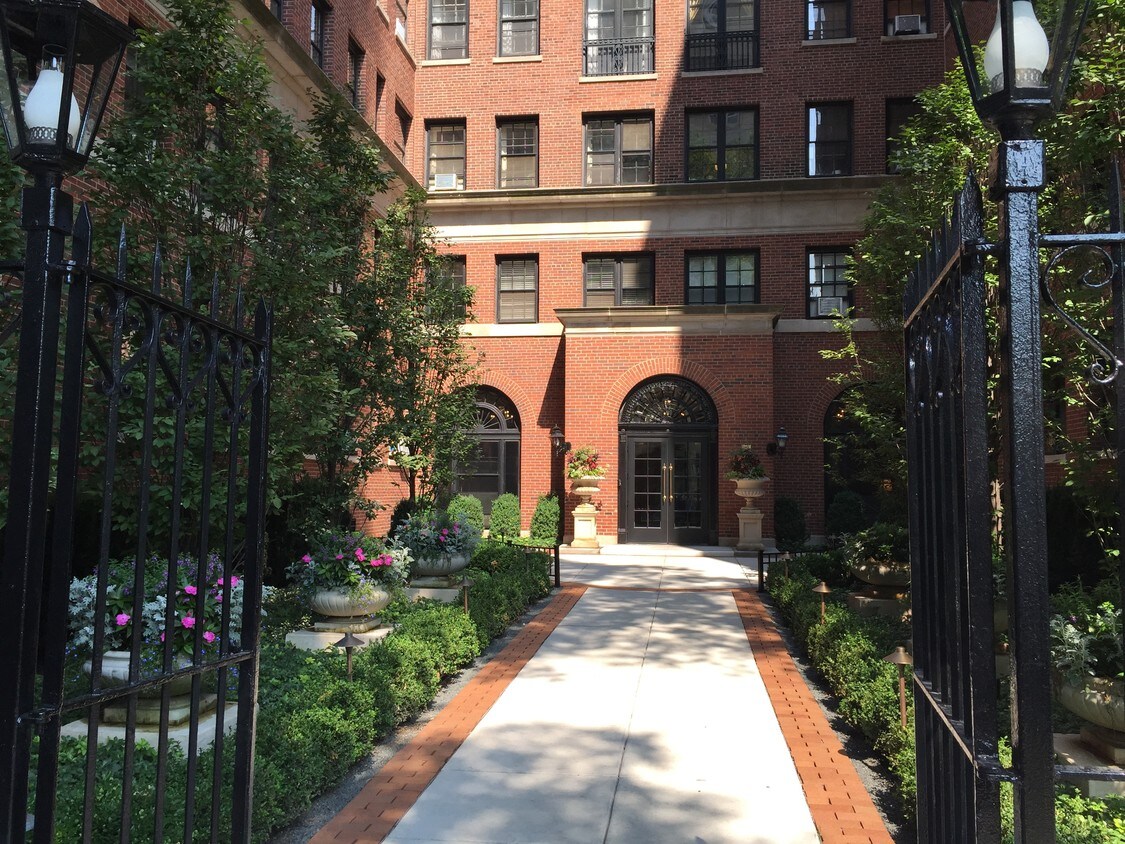 400 W Deming Pl, Chicago, IL 60614 Apartments in Chicago, IL