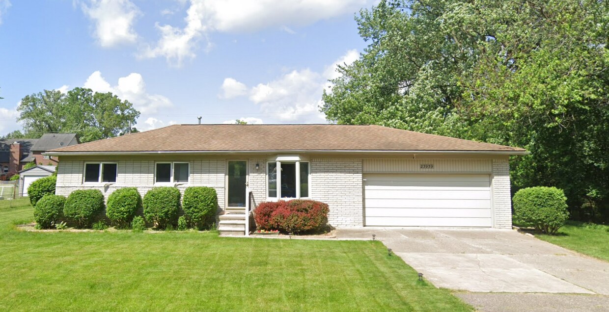 Foto principal - 23959 Springbrook Dr